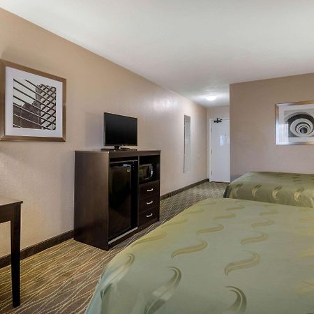 Quality Inn & Suites Des Moines - Merle Hay Road Urbandale Eksteriør bilde