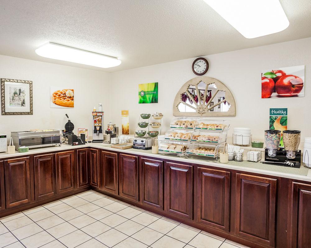 Quality Inn & Suites Des Moines - Merle Hay Road Urbandale Eksteriør bilde