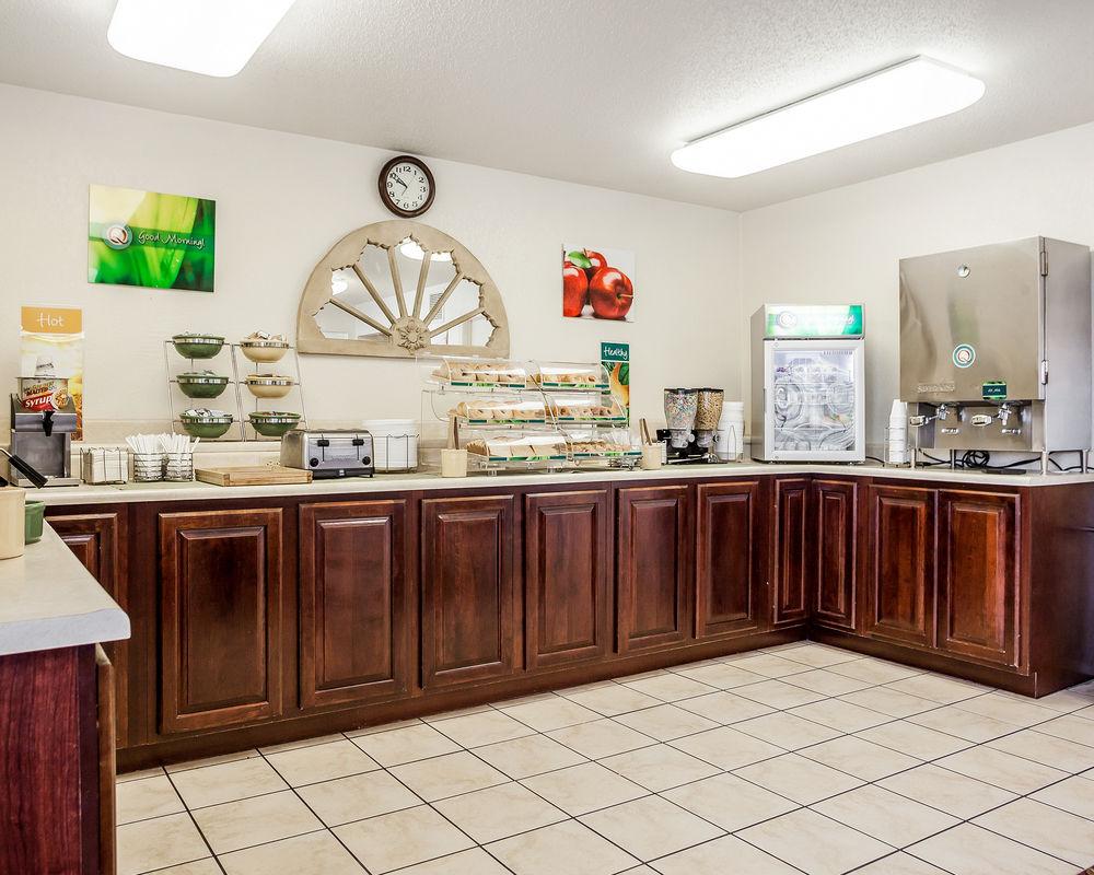 Quality Inn & Suites Des Moines - Merle Hay Road Urbandale Eksteriør bilde