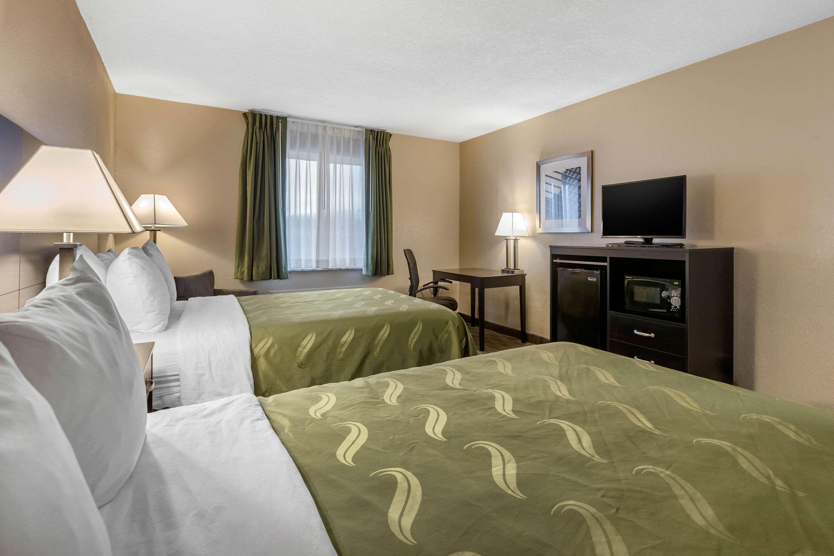 Quality Inn & Suites Des Moines - Merle Hay Road Urbandale Eksteriør bilde