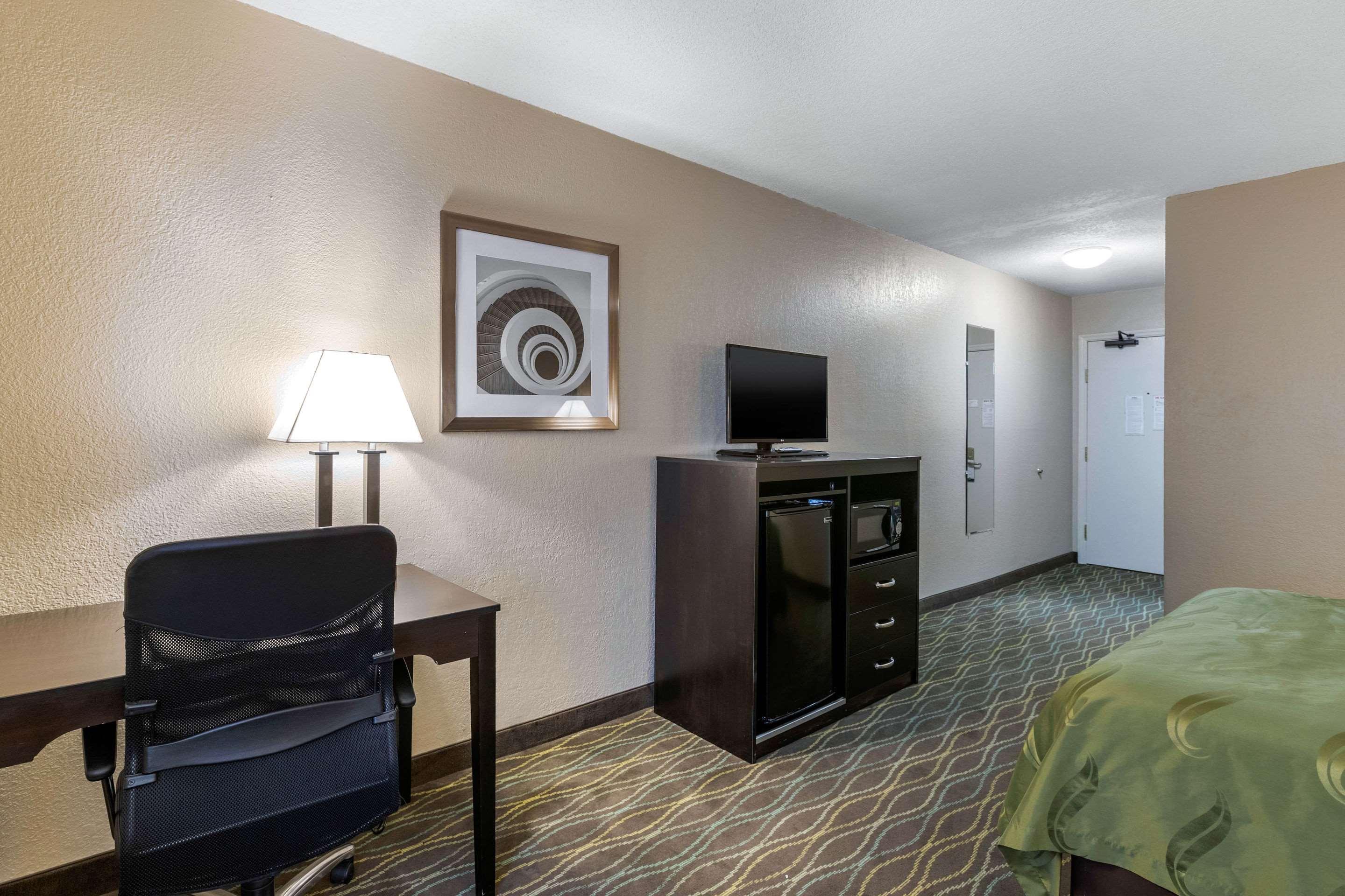 Quality Inn & Suites Des Moines - Merle Hay Road Urbandale Eksteriør bilde