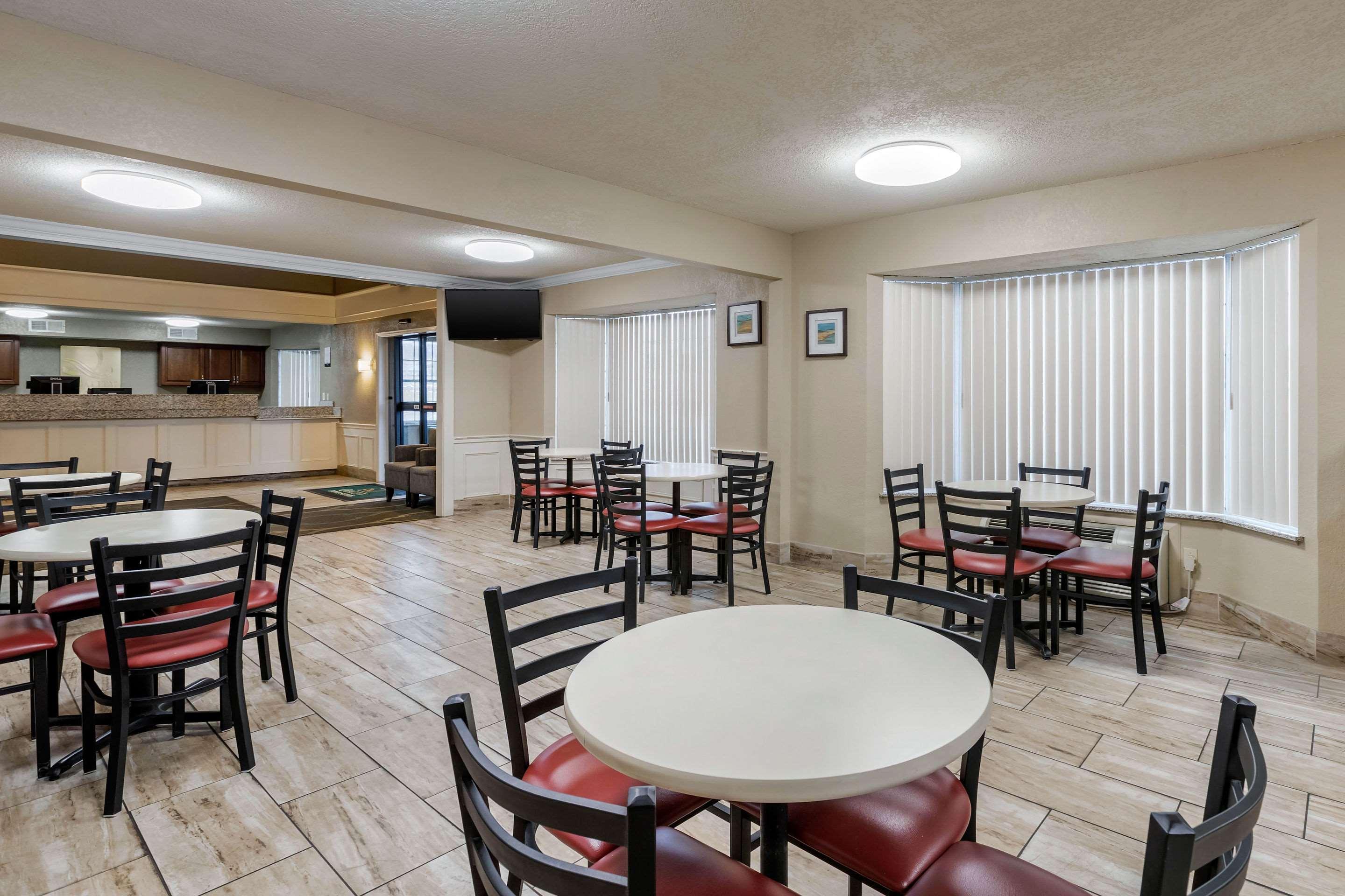 Quality Inn & Suites Des Moines - Merle Hay Road Urbandale Eksteriør bilde