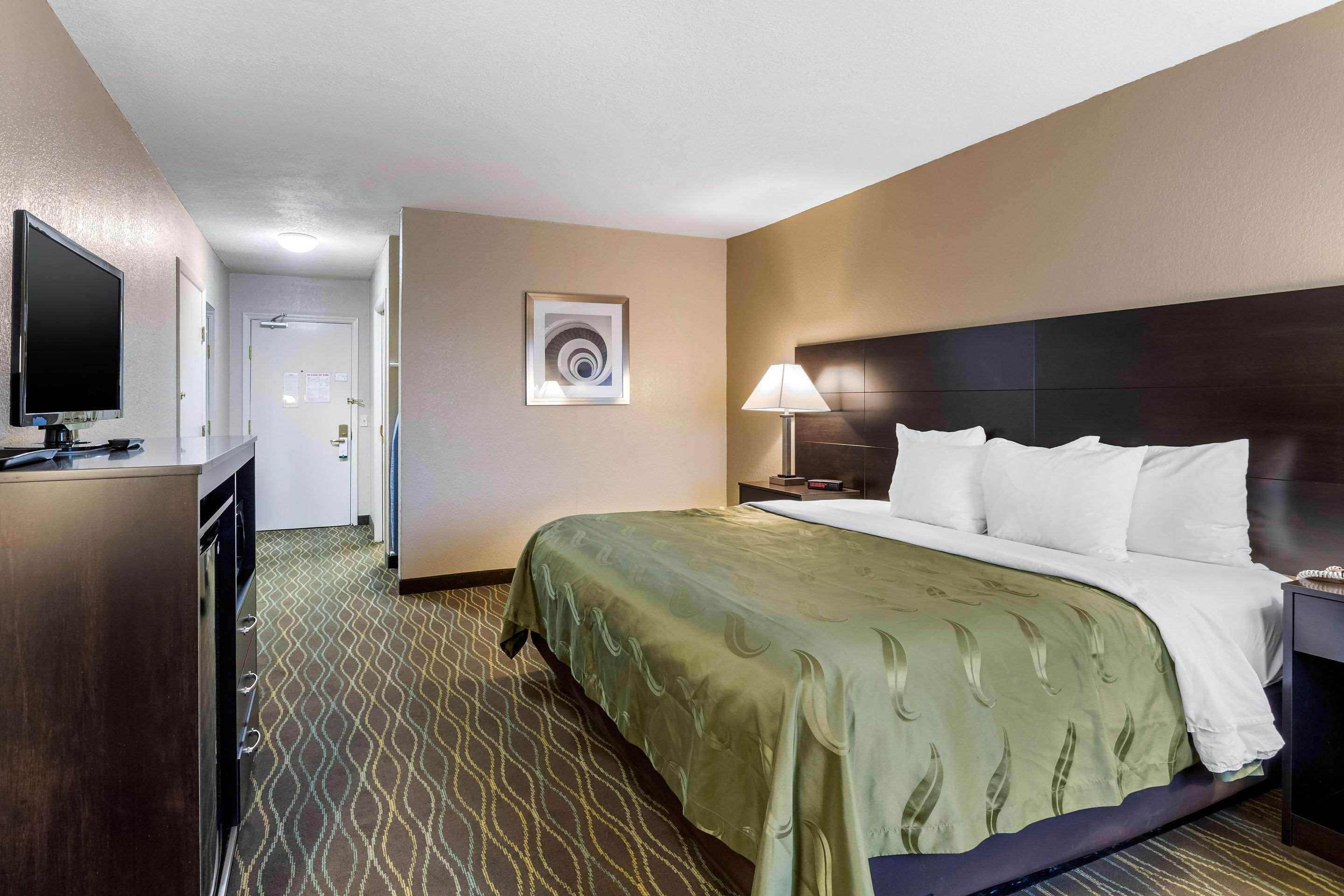 Quality Inn & Suites Des Moines - Merle Hay Road Urbandale Eksteriør bilde
