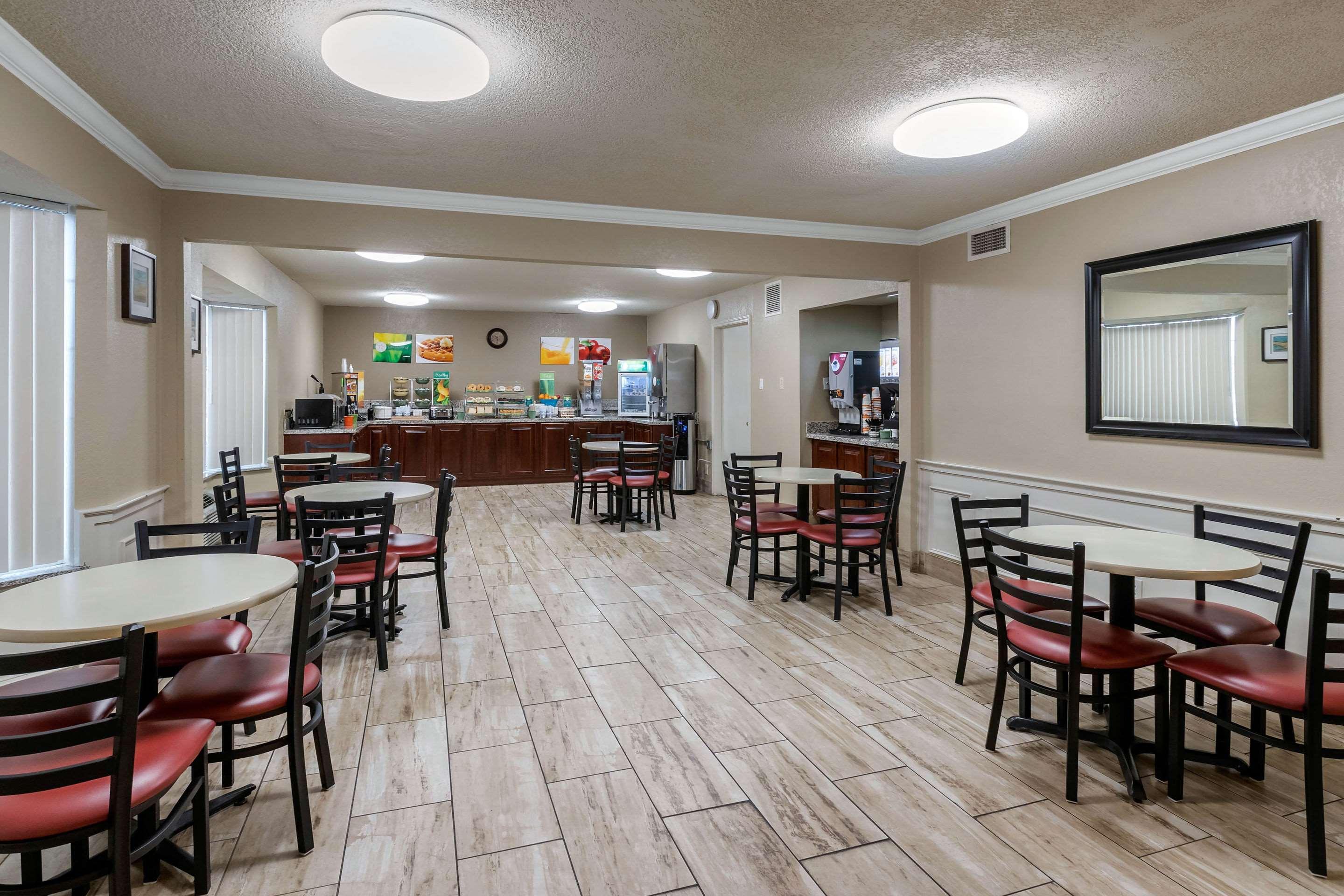 Quality Inn & Suites Des Moines - Merle Hay Road Urbandale Eksteriør bilde