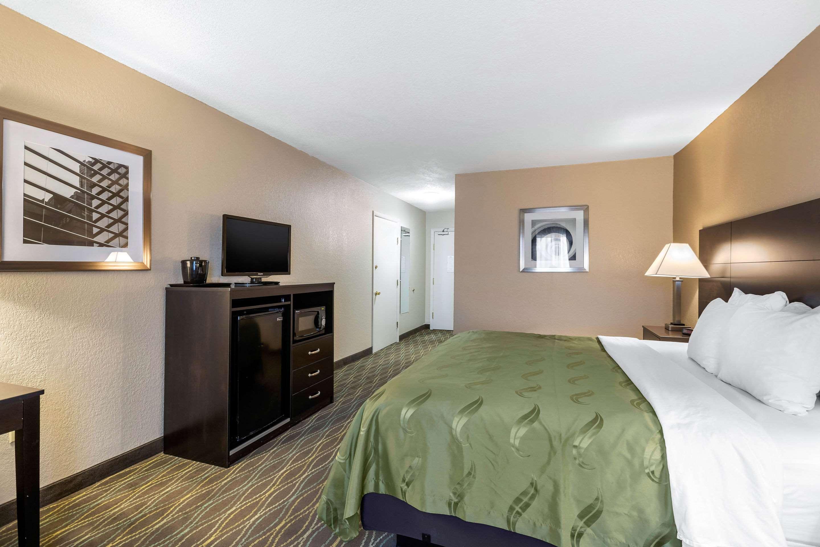 Quality Inn & Suites Des Moines - Merle Hay Road Urbandale Eksteriør bilde