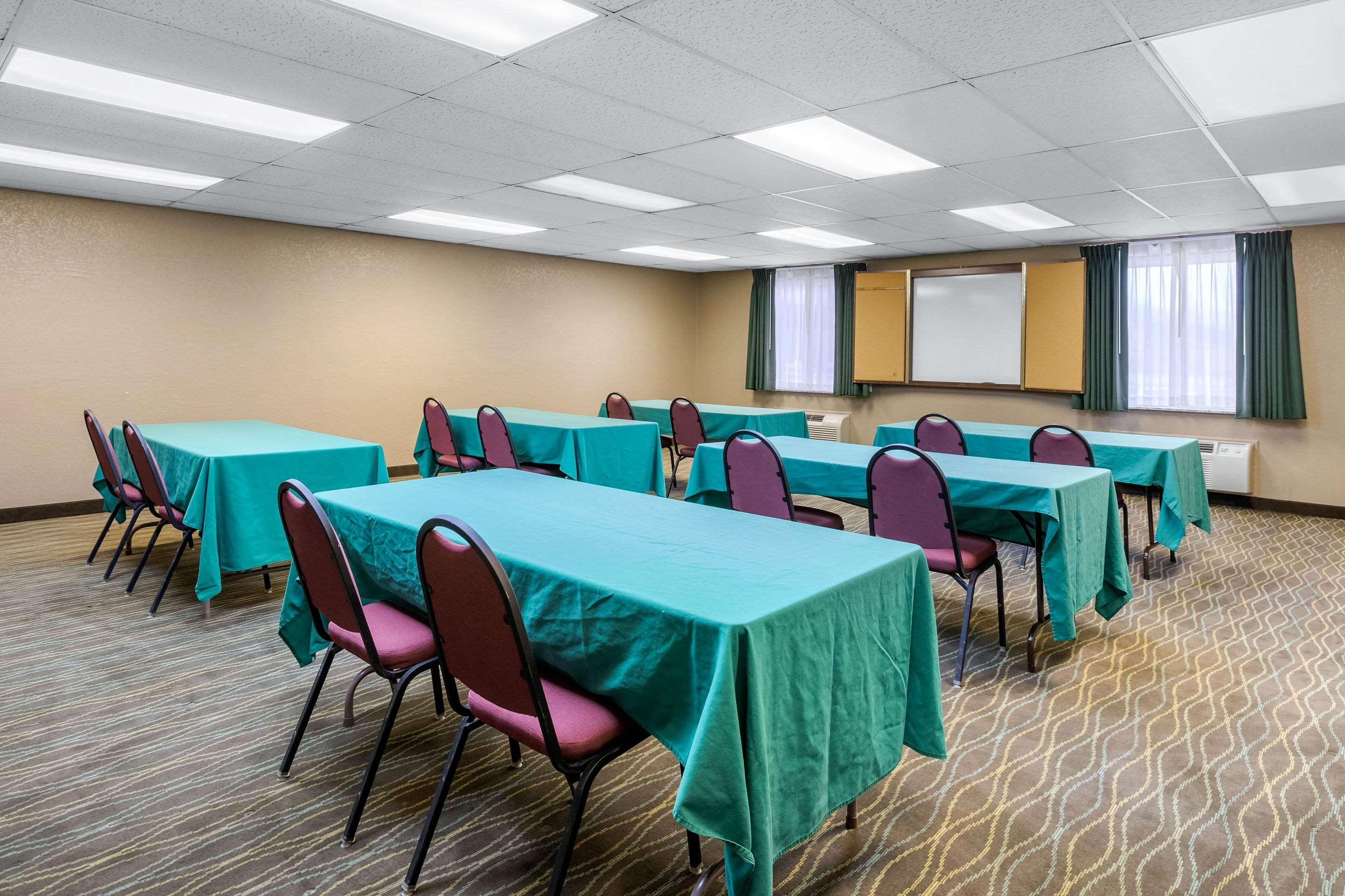 Quality Inn & Suites Des Moines - Merle Hay Road Urbandale Eksteriør bilde