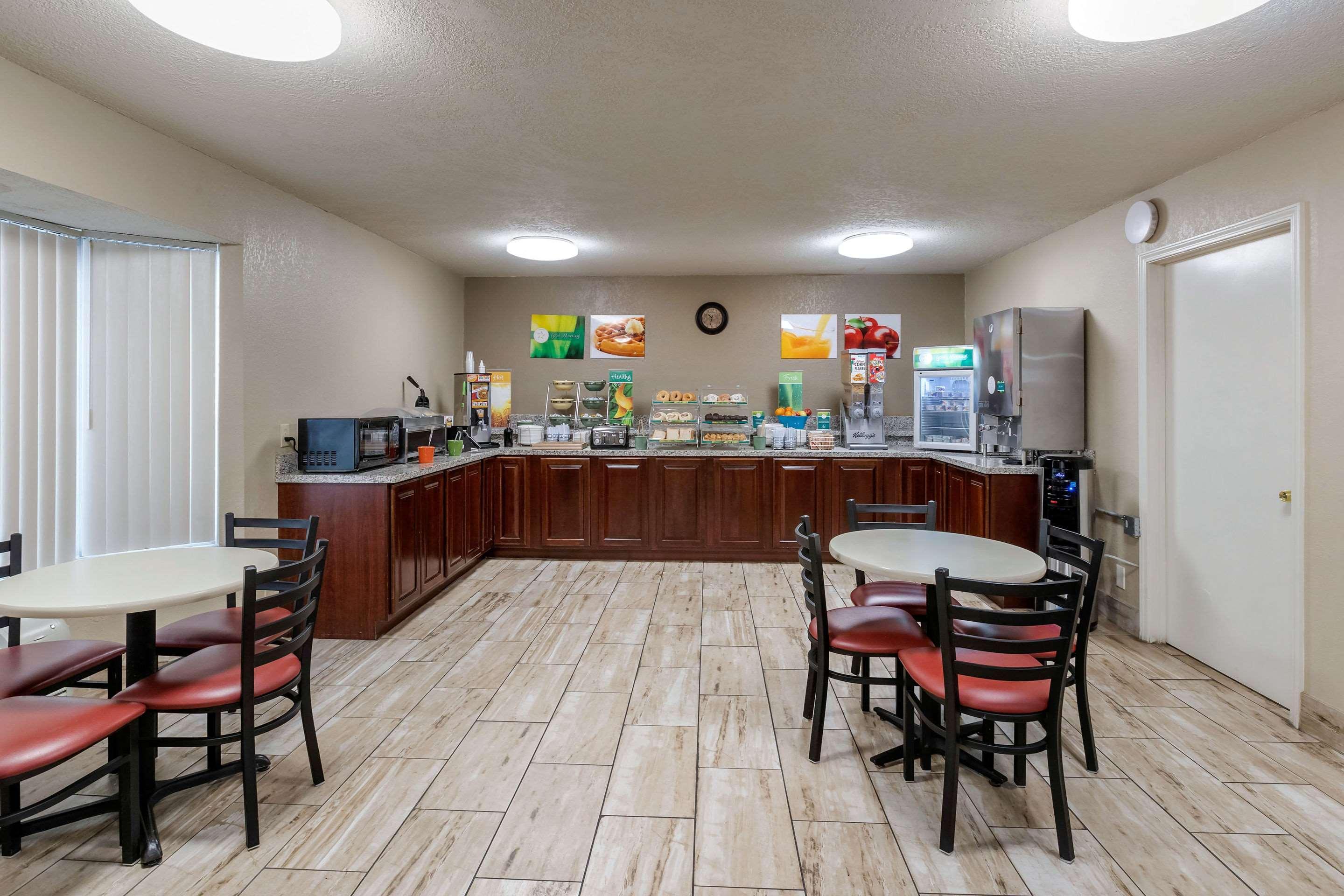 Quality Inn & Suites Des Moines - Merle Hay Road Urbandale Eksteriør bilde