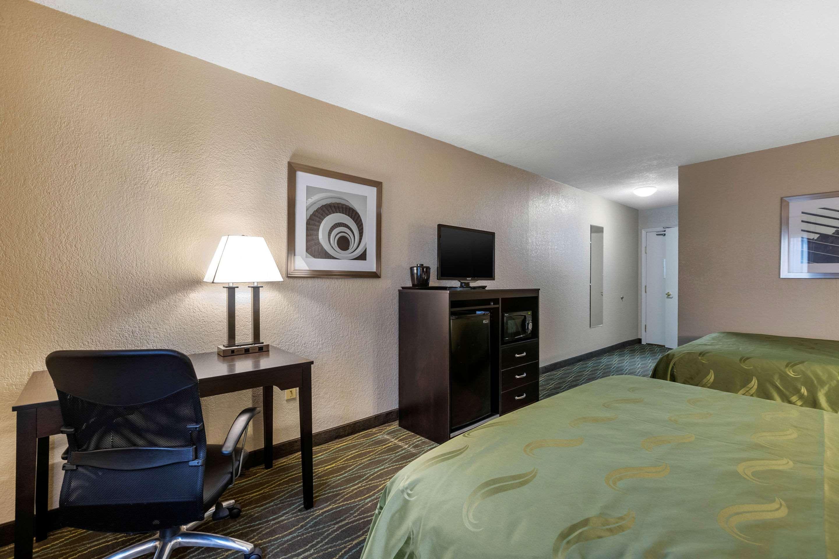 Quality Inn & Suites Des Moines - Merle Hay Road Urbandale Eksteriør bilde
