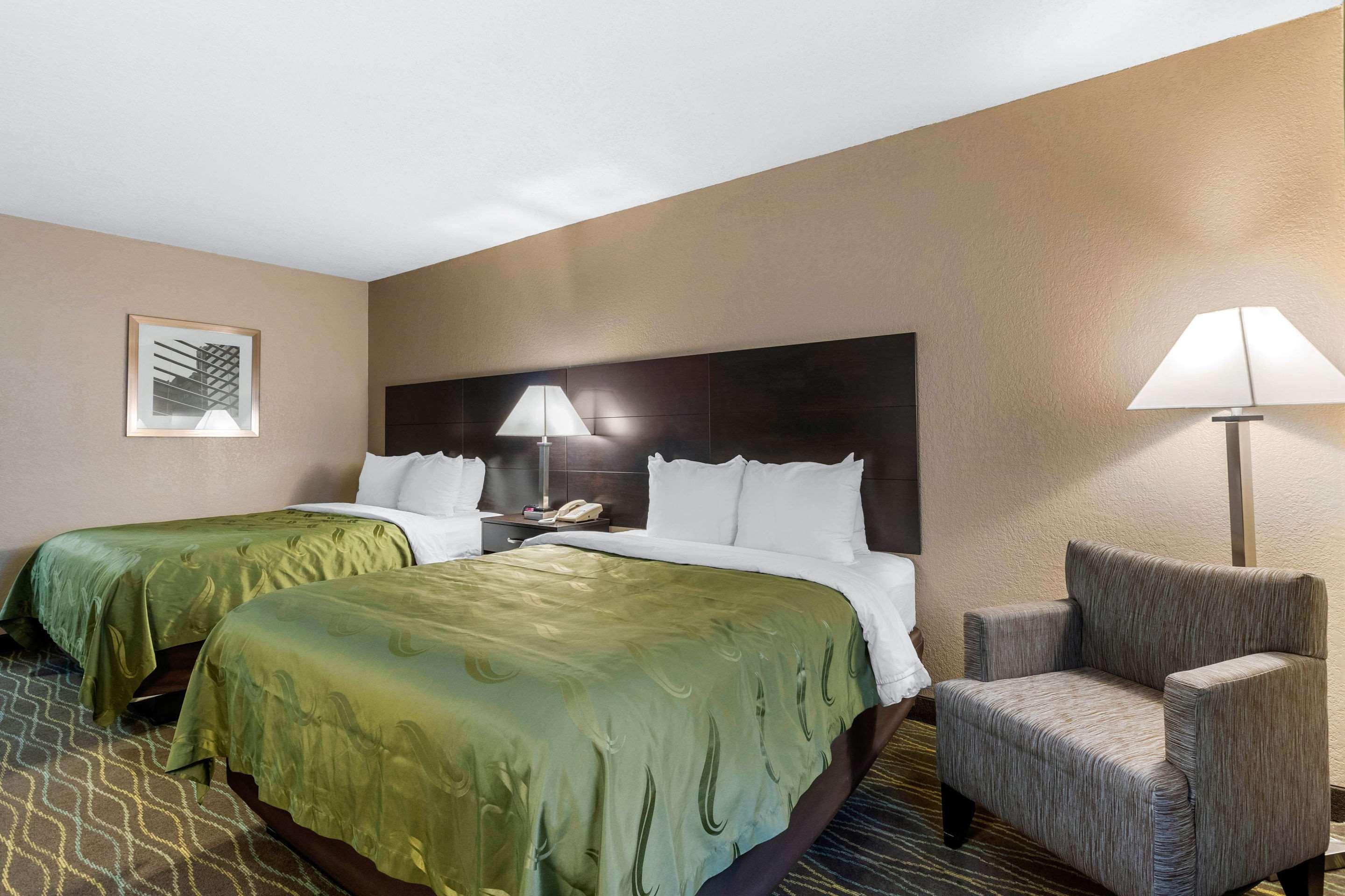 Quality Inn & Suites Des Moines - Merle Hay Road Urbandale Eksteriør bilde