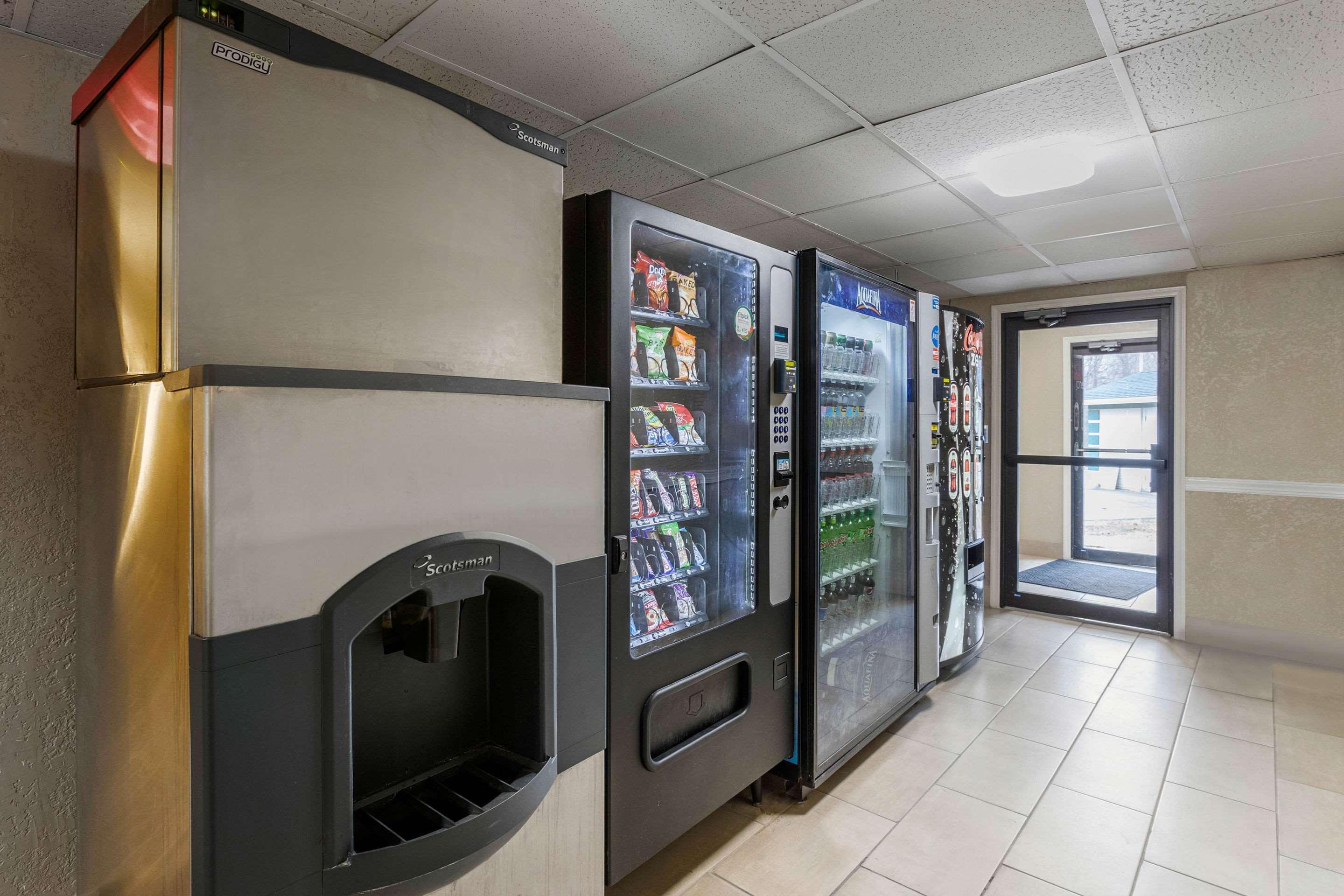 Quality Inn & Suites Des Moines - Merle Hay Road Urbandale Eksteriør bilde