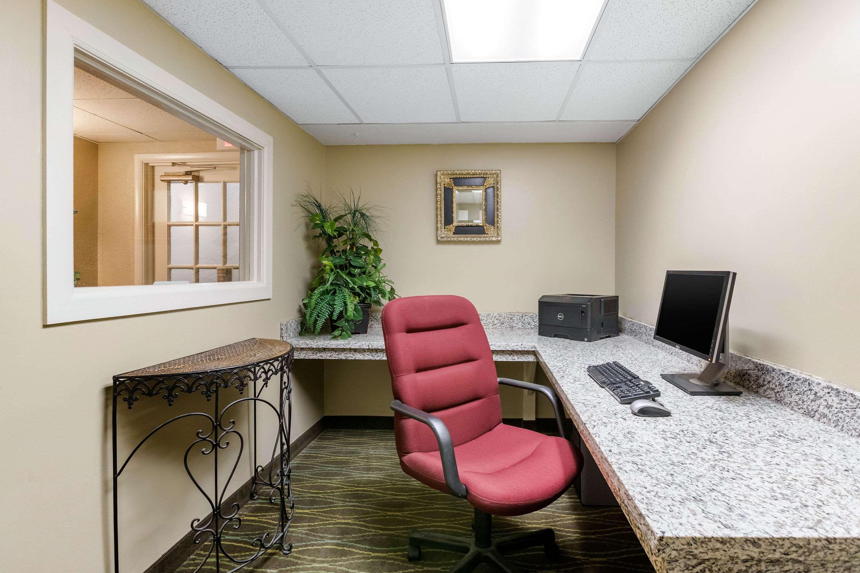 Quality Inn & Suites Des Moines - Merle Hay Road Urbandale Eksteriør bilde